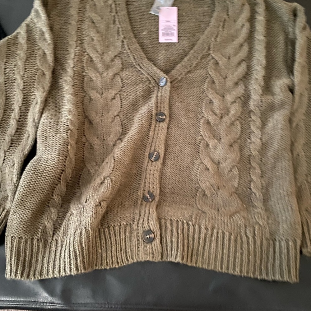 Two cute sweaters - Picture 7 of 10